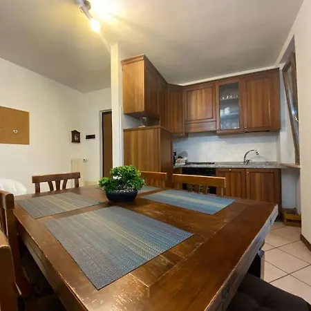 Family House With Free Parking, 450m From Appartement