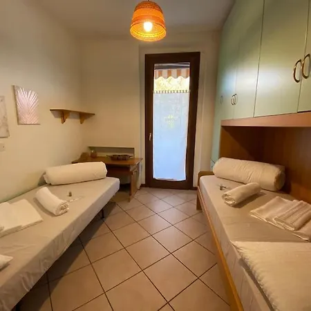Family House With Free Parking, 450m From Appartement *
